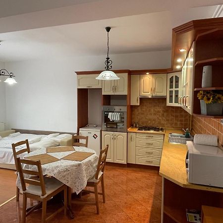 Zoli Apartmanok-Anita Koelcsey 34-36 Хайдусобосло Экстерьер фото