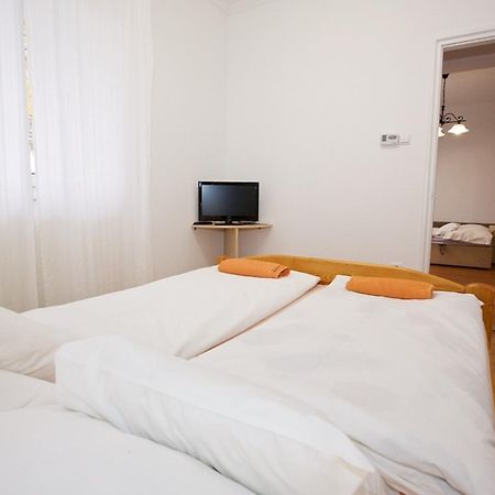 Zoli Apartmanok-Anita Koelcsey 34-36 Хайдусобосло Экстерьер фото