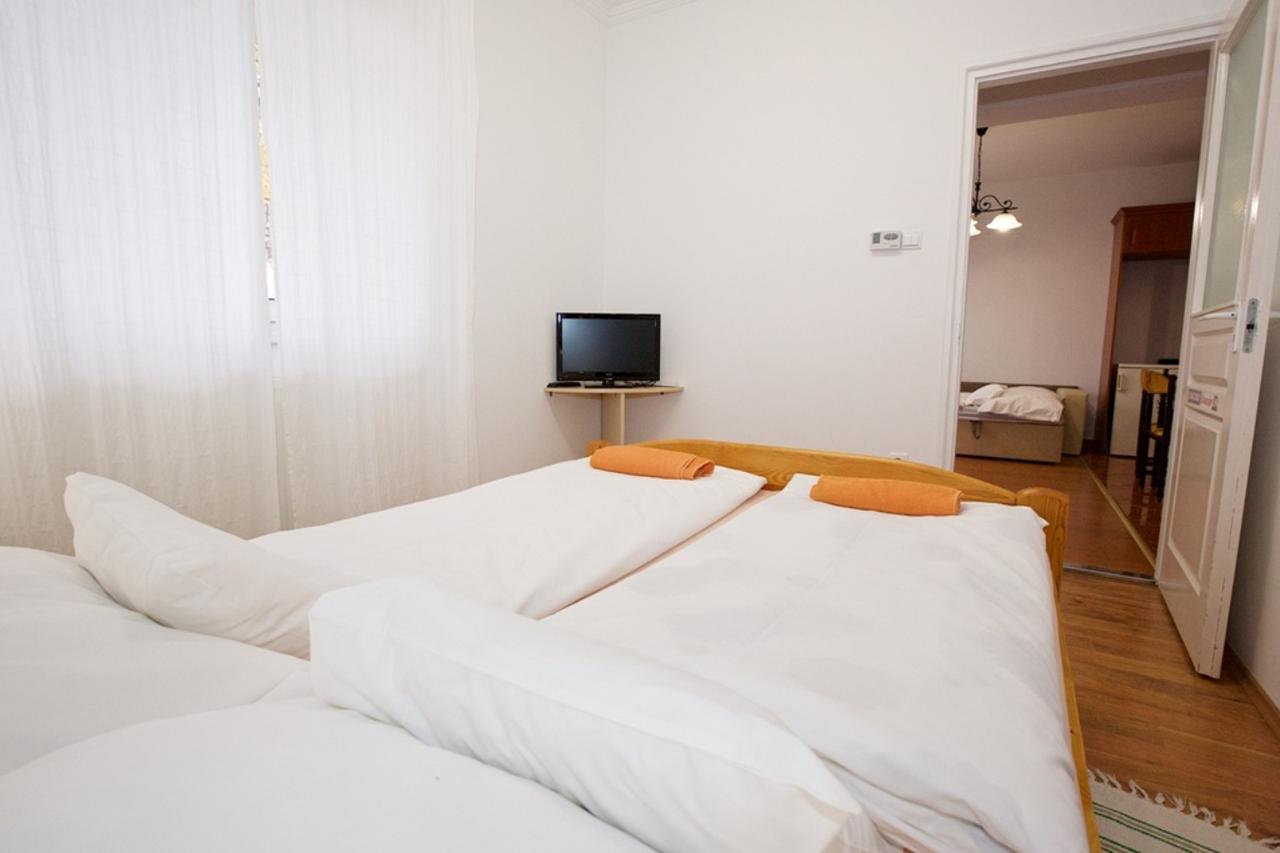 Zoli Apartmanok-Anita Koelcsey 34-36 Хайдусобосло Экстерьер фото