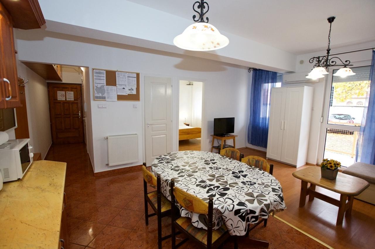 Zoli Apartmanok-Anita Koelcsey 34-36 Хайдусобосло Экстерьер фото